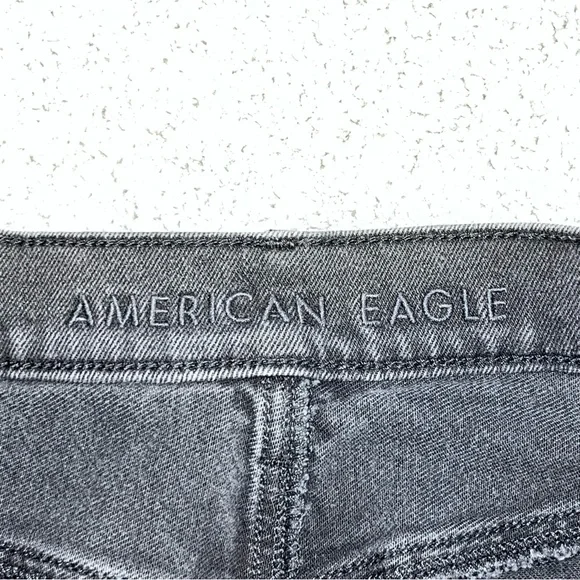 American Eagle Highest Rise 90s Boyfriend Distressed Black Jeans Womens Size 10 - Picture 6 of 11